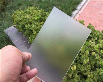 耐力板：堅固透明，打造安全與創意的建筑材料